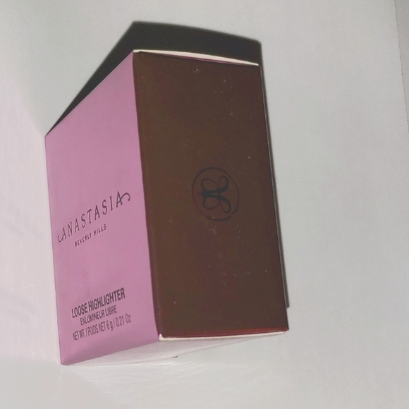 Anastasia Beverly Hills Loose Highlighter in Peach Fizz 0.21 0z - Picture 5 of 7